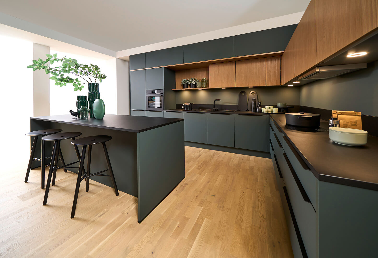 PERFECT PLUS - Black Green softmatt / ARTLINE - Stripe Wood Crema